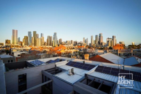 Tri-level townhouse in prime North Melbourne